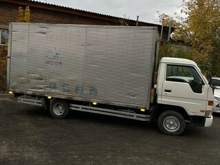 1995 Toyota Toyoace, белый, 990000 рублей, вид 4
