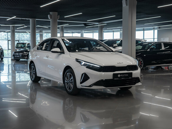 2026 Kia K3 II (China Market) Рестайлинг, белый, 2990000 рублей - вид 1