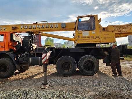 2012 КамАЗ 43118, красный, 3800000 рублей, вид 2