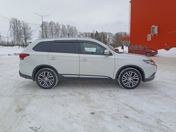 2016 Mitsubishi Outlander III Рестайлинг 2, белый, 2349000 рублей - вид 4