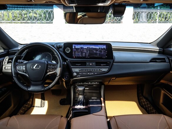 2021 Lexus ES 300h VII Рестайлинг, белый, 5150000 рублей - вид 20