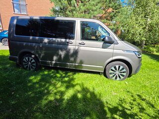 2021 Volkswagen Multivan T6 Рестайлинг, коричневый, 7690000 рублей, вид 3