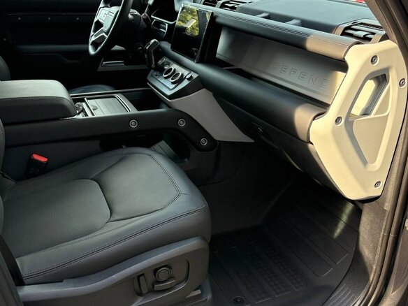 2023 Land Rover Defender 110 II, серый, 12500000 рублей - вид 18