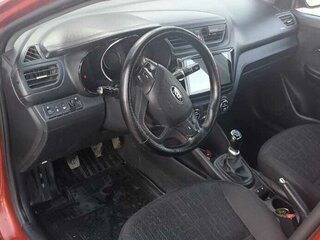 2013 Kia Rio 5-speed III, красный, 690000 рублей, вид 5