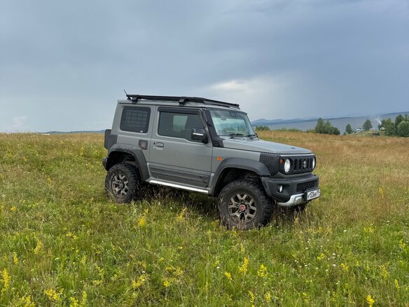 2019 Suzuki Jimny Sierra IV, серый, 2400000 рублей - вид 2