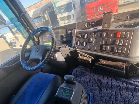 2000 Mercedes-Benz Actros, белый, 1500000 рублей - вид 3