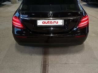 2017 Mercedes-Benz E-Класс 200 V (W213, S213, C238), чёрный, 2600000 рублей, вид 4