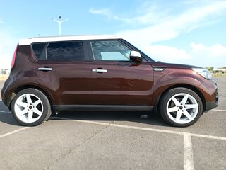 2017 Kia Soul II Рестайлинг, коричневый, 3000000 рублей, вид 4