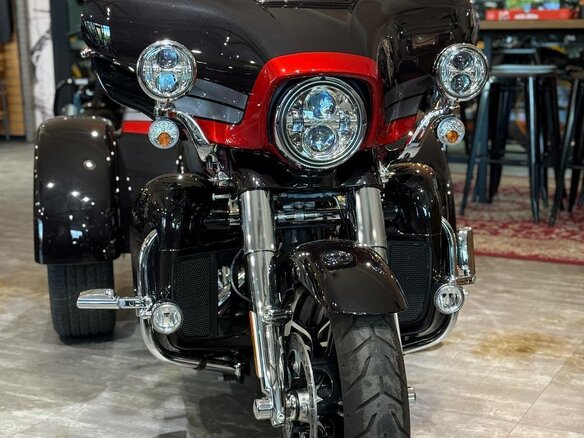 2020 Harley-Davidson CVO Tri Glide, чёрный, 7350000 рублей - вид 16