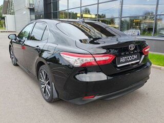 2022 Toyota Camry VIII (XV70) Рестайлинг, чёрный, 3273000 рублей, вид 2