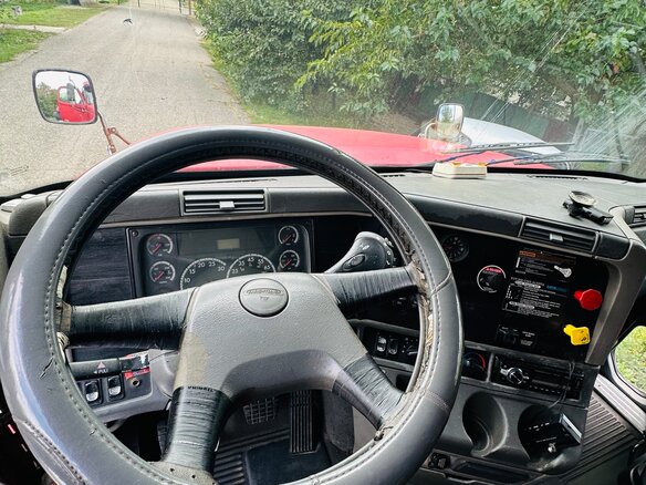 2003 Freightliner Columbia, красный, 1600000 рублей - вид 10