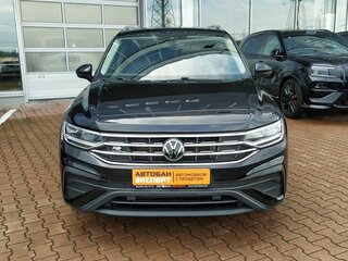 2021 Volkswagen Tiguan Allspace II Рестайлинг, чёрный, 3500000 рублей, вид 2