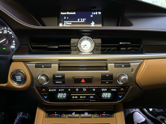 2015 Lexus ES 250 VI Рестайлинг, коричневый, 2650000 рублей - вид 25