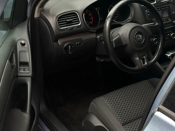 2010 Volkswagen Golf VI, серый, 850000 рублей - вид 3