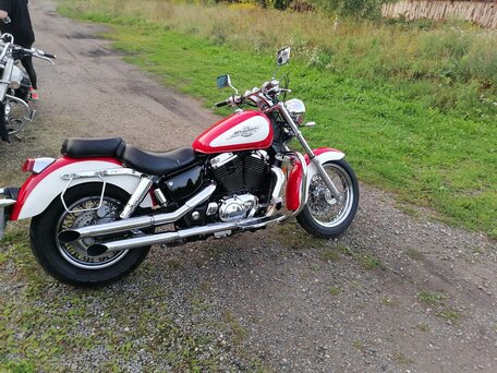 1995 Honda VT 1100, красный, 400000 рублей, вид 1