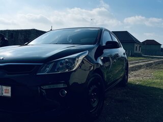 2018 Kia Rio IV, чёрный, 1620000 рублей, вид 4