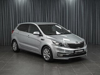 2015 Kia Rio III Рестайлинг, серебристый, 1035000 рублей, вид 1