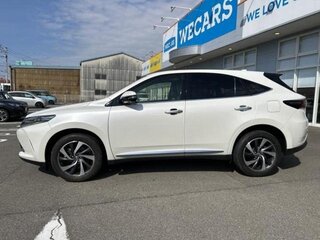 2020 Toyota Harrier III (XU60) Рестайлинг, белый, 2420000 рублей, вид 3