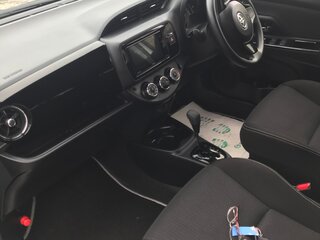2019 Toyota Vitz III (XP130) Рестайлинг 2, серый, 1200000 рублей, вид 4