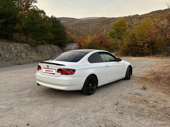 2009 BMW 3 серии 320i V (E90/E91/E92/E93), белый, 875000 рублей - вид 17