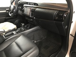 2020 Toyota Hilux VIII Рестайлинг 2, белый, 5100000 рублей, вид 2