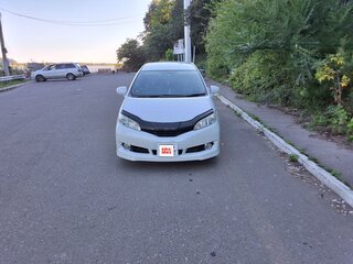2010 Toyota Wish II, белый, 1150000 рублей, вид 2