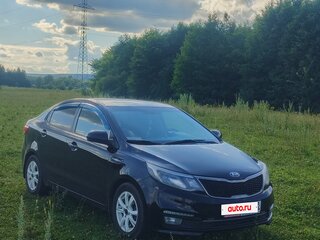 2015 Kia Rio III Рестайлинг, чёрный, 800000 рублей, вид 1