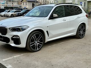 2019 BMW X5 M50d IV (G05/G18), белый, 6700000 рублей, вид 5