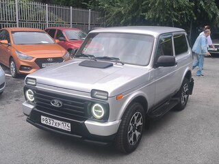 2018 Lada (ВАЗ) 2121 (4x4) Urban I Рестайлинг, серебристый, 635000 рублей, вид 3