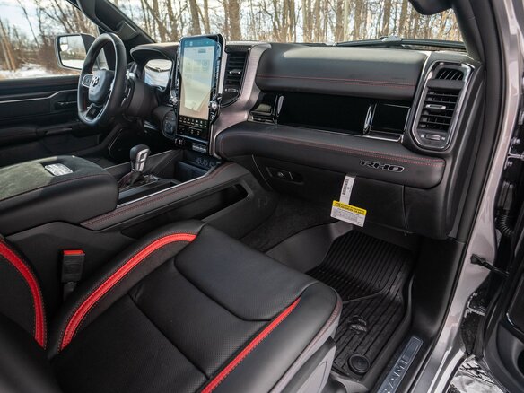 2024 Ram 1500 RHO V Рестайлинг, серебристый, 10500000 рублей - вид 6