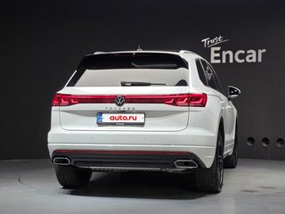 2025 Volkswagen Touareg III Рестайлинг, белый, 10230000 рублей, вид 4