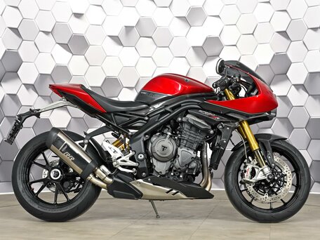 2023 Triumph Speed Triple, красный, 1327000 рублей, вид 3