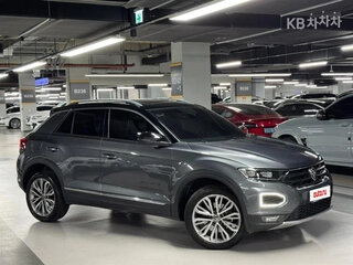 2021 Volkswagen T-Roc I, серебристый, 1799000 рублей, вид 4