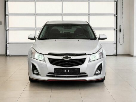 2014 Chevrolet Cruze I Рестайлинг, серебристый, 700000 рублей, вид 2