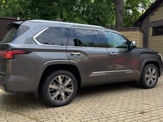 2023 Toyota Sequoia III, серый, 12500000 рублей, вид 3