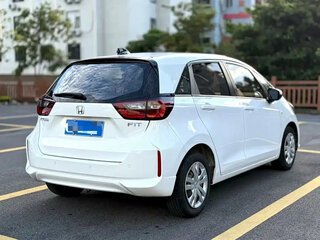 2023 Honda Fit Crosstar IV Рестайлинг, белый, 960000 рублей, вид 4