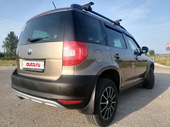 2012 Skoda Yeti I, коричневый, 1000000 рублей - вид 4