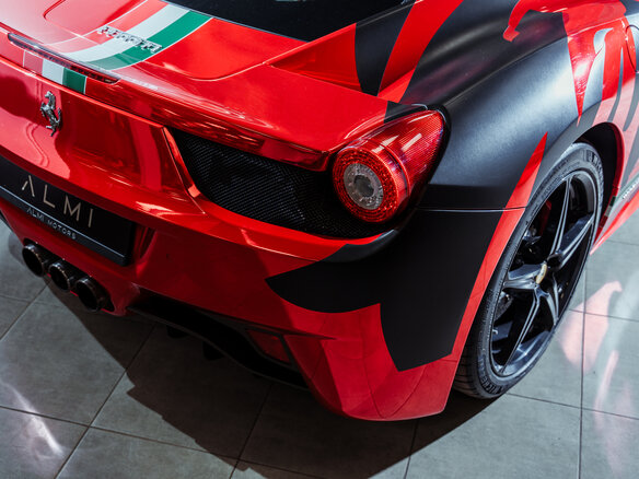 2011 Ferrari 458 Italia, красный - вид 10