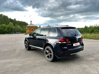 2008 Volkswagen Touareg I Рестайлинг, чёрный, 1500000 рублей, вид 4