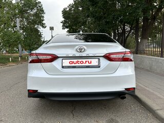 2019 Toyota Camry VIII (XV70), белый, 3180000 рублей, вид 3