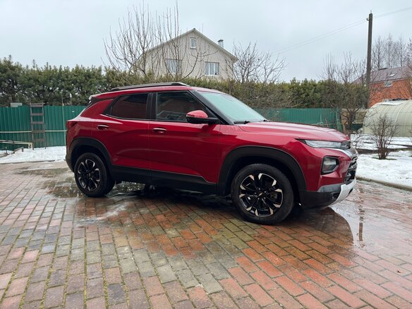 2020 Chevrolet TrailBlazer III, красный, 1890000 рублей - вид 1