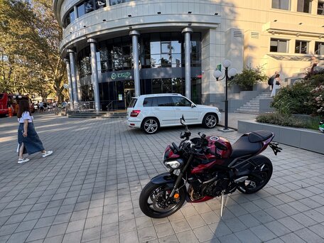2023 Triumph Street Triple, красный, 1200000 рублей, вид 3