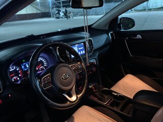 2017 Kia Sportage IV, белый, 2100000 рублей, вид 4