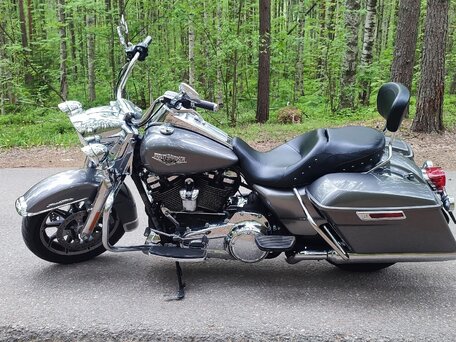 2017 Harley-Davidson Road King, серый, 1100000 рублей, вид 2