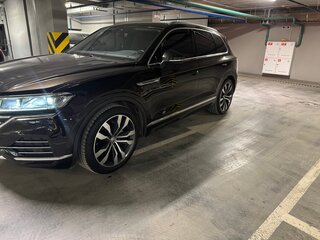 2020 Volkswagen Touareg III, коричневый, 6500000 рублей, вид 4
