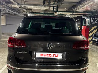 2016 Volkswagen Touareg II Рестайлинг, коричневый, 2400000 рублей, вид 4