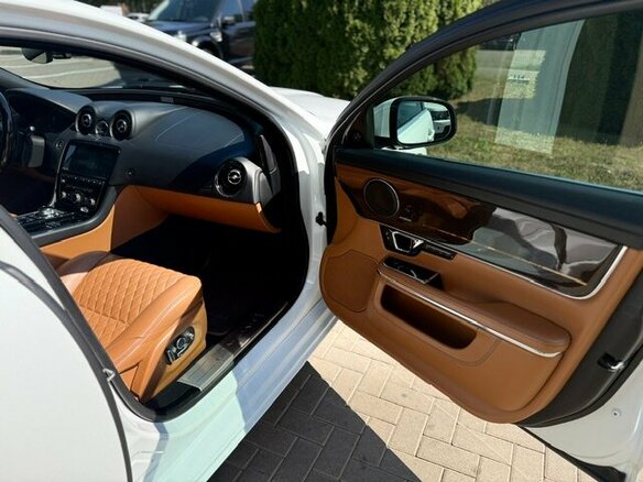 2018 Jaguar XJ IV (X351) Рестайлинг, белый, 3900000 рублей - вид 8