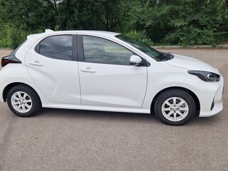 2020 Toyota Yaris IV, белый, 1650000 рублей, вид 5