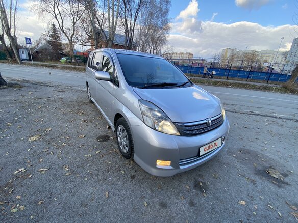 2004 Toyota ISis I, серый, 950000 рублей - вид 2