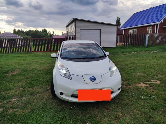 2012 Nissan Leaf (EM57) I (ZE0/AZE0), белый, 790000 рублей - вид 8
